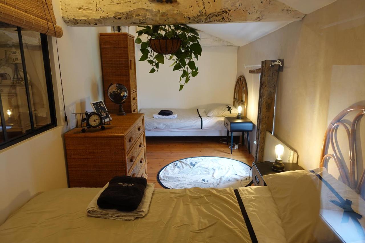 Gite 4 Etoiles Avec Hebergement Insolite - 10 Personnes Foussais Exterior photo